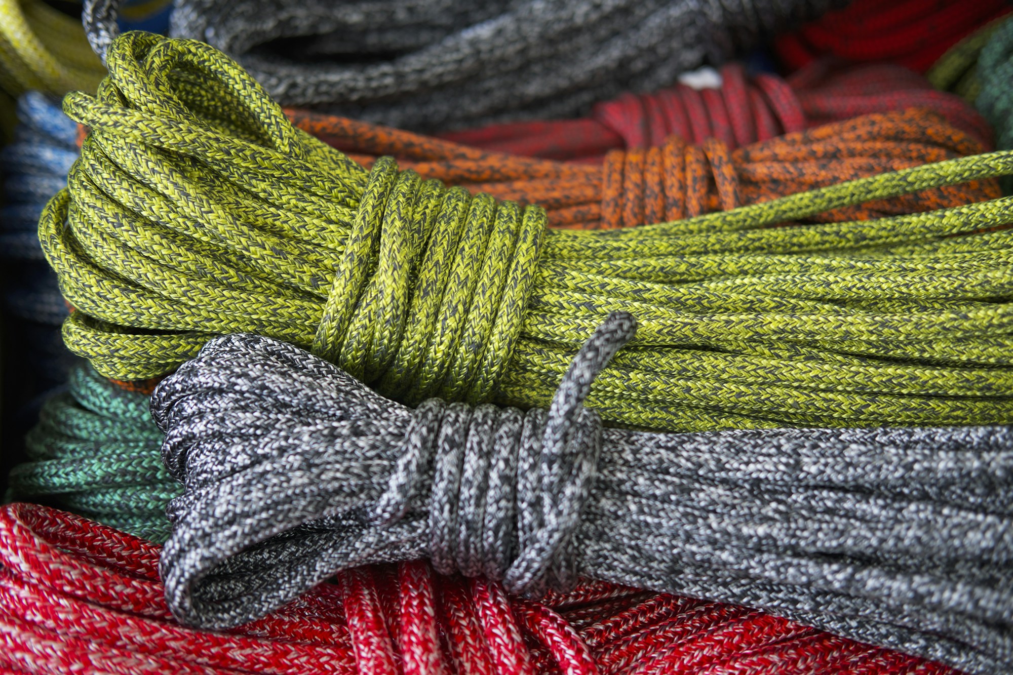 Multicoloured synthetic braided ropes — illustration